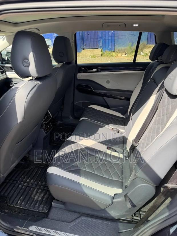 Volkswagen ID.6 2022 Blue