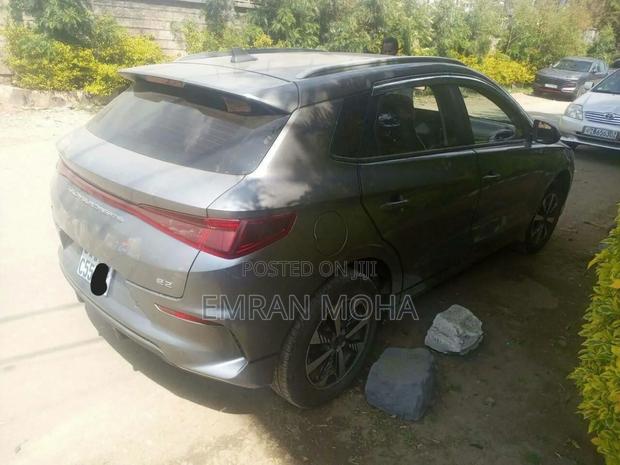 BYD E2 43 kWh 94 hp FWD 2025 Gray