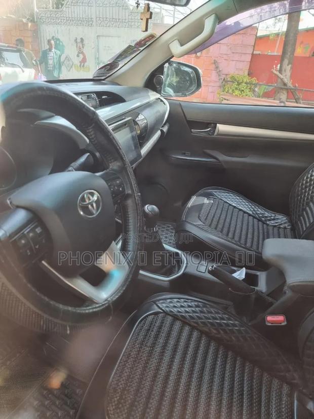 Toyota Hilux 2019 Gray
