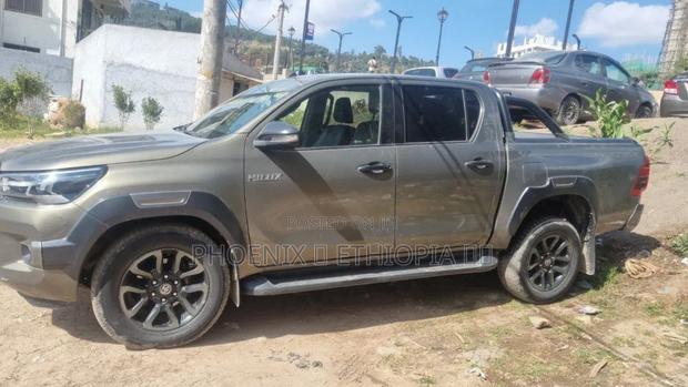 Toyota Hilux 2019 Gray
