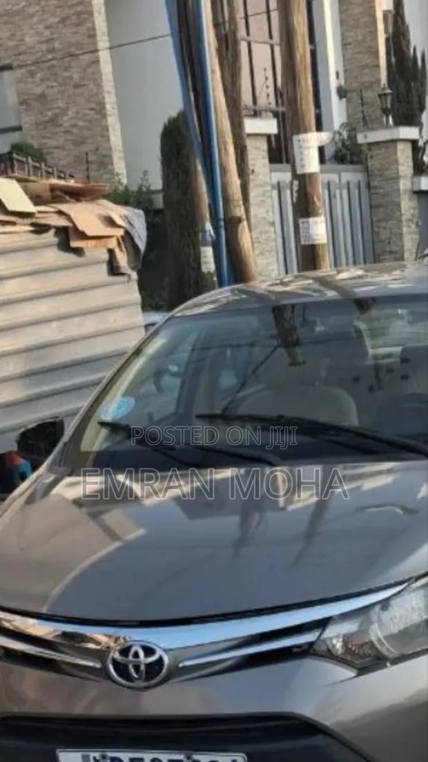 Toyota Yaris 2016 Gray