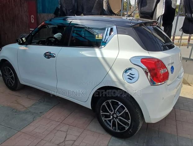 Suzuki Swift 2022 White