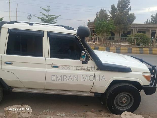 Toyota Land Cruiser 2018 White