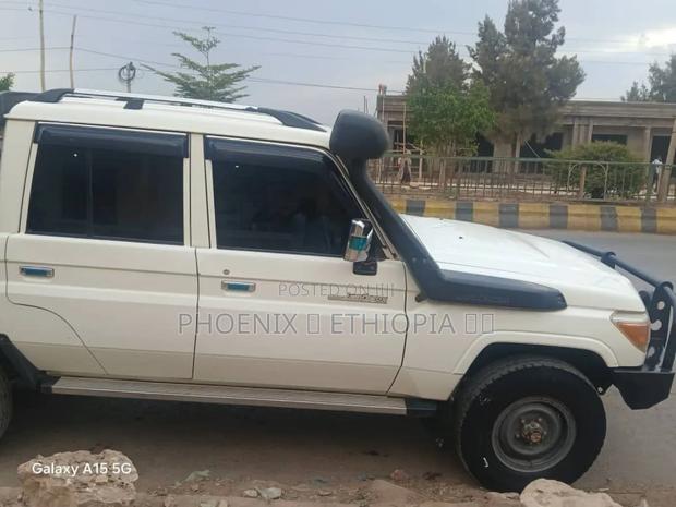 Toyota Land Cruiser 2018 White
