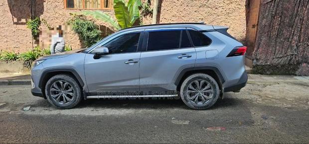 Toyota RAV4 2021 Silver