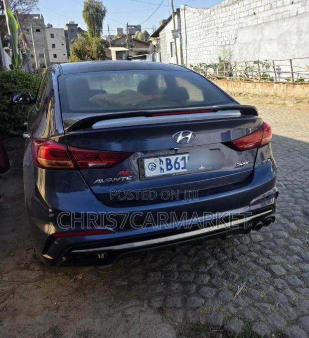 Hyundai Avante 2017 Blue