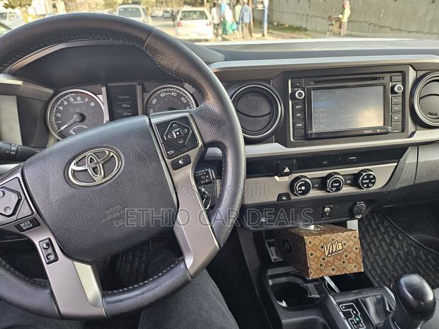 Toyota Tacoma 2017 White