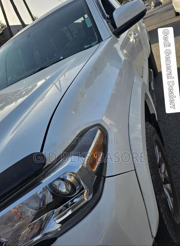 Toyota Tacoma 2015 White