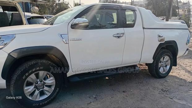 Toyota Hilux 2017 White
