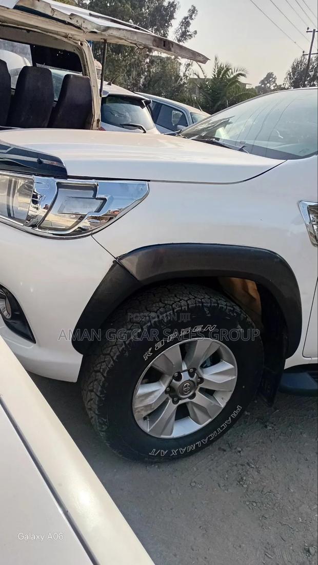 Toyota Hilux 2017 White