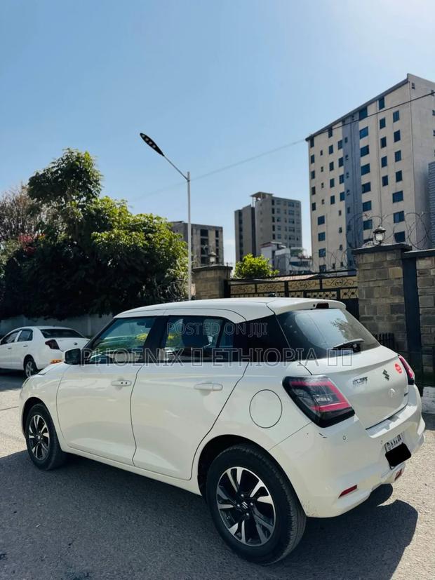 Suzuki Swift 2025 White