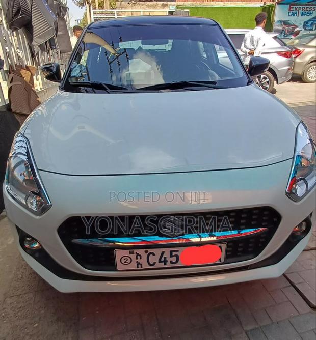 Suzuki Swift 2022 White