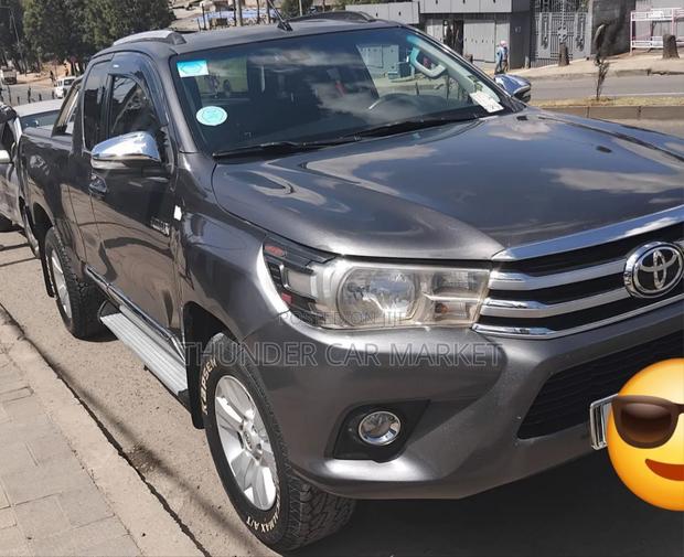 Toyota Hilux 2017 Gray
