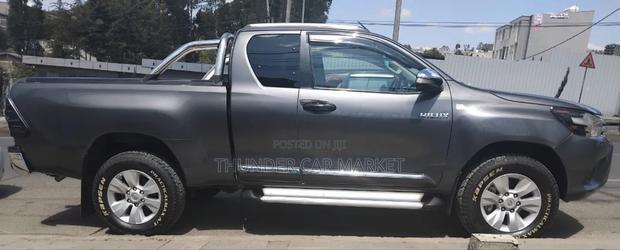 Toyota Hilux 2017 Gray