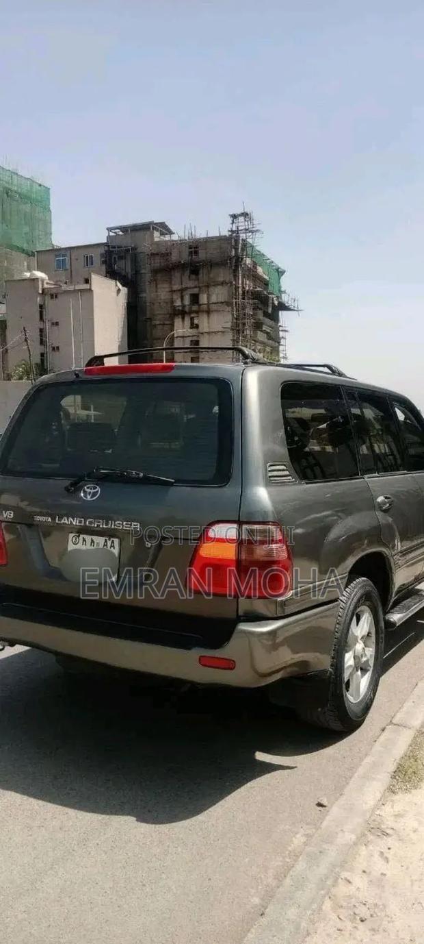 Toyota Land Cruiser 2001 Brown