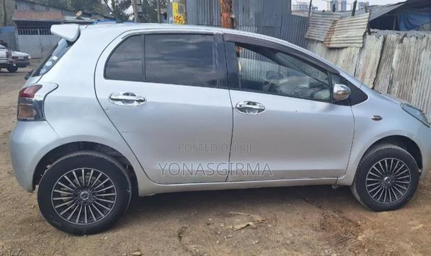 Toyota Yaris 2010 Blue
