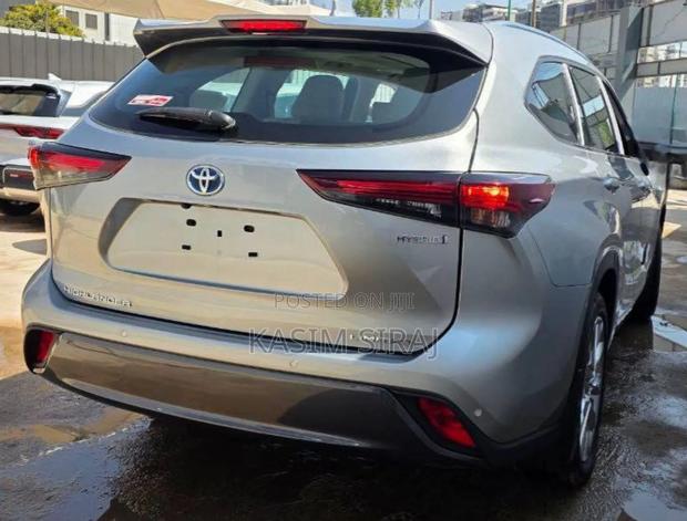 New Toyota Highlander Hybrid Limited AWD 2024 Silver