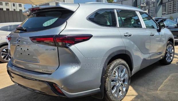 New Toyota Highlander Hybrid Limited AWD 2024 Silver