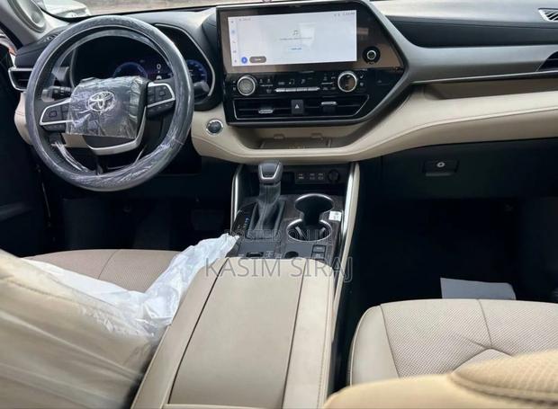 New Toyota Highlander Hybrid Limited AWD 2024 Silver