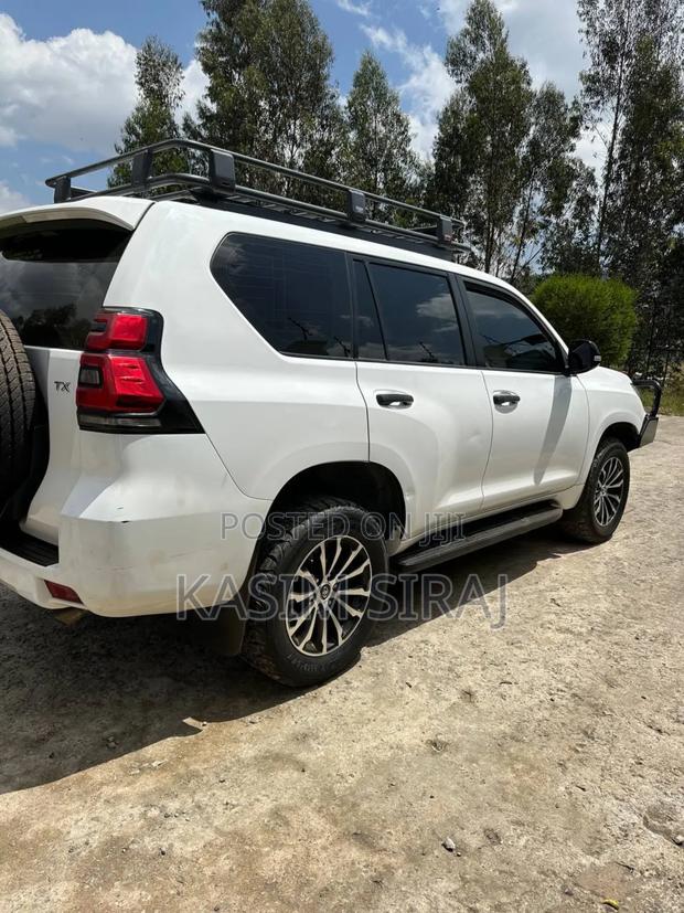 Toyota Land Cruiser Prado 2.8 2019 White