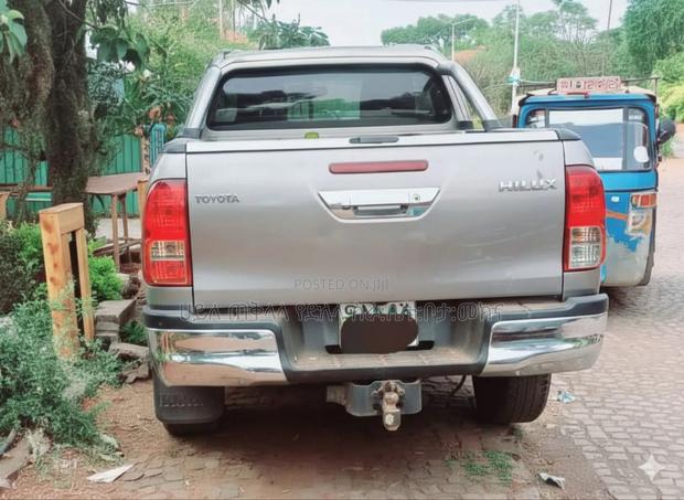 Toyota Hilux 2017 Gray