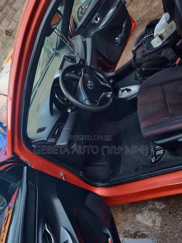 Toyota Yaris 2018 Brown