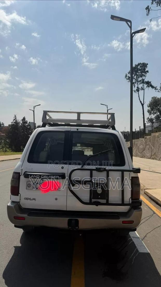 Toyota Land Cruiser 2003 White