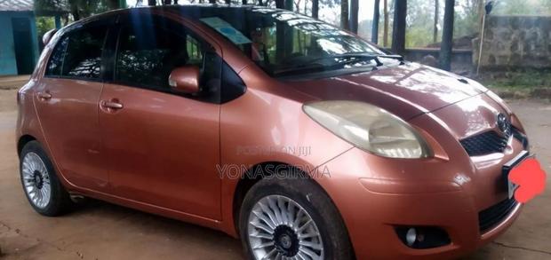 Toyota Yaris 2010 Gold