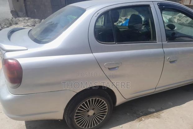 Toyota Platz 2004