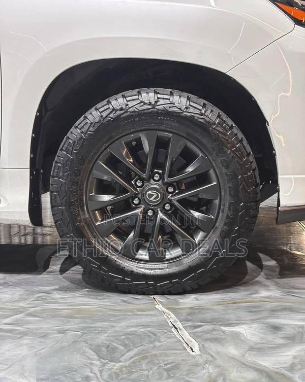 Lexus GX 2019 White