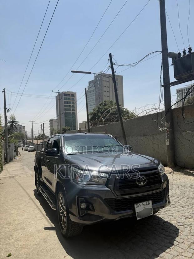Toyota Land Cruiser 2020 Gray