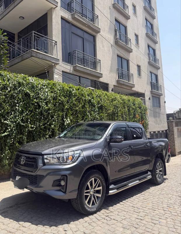 Toyota Land Cruiser 2020 Gray