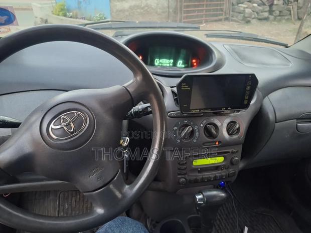Toyota Vitz 2002