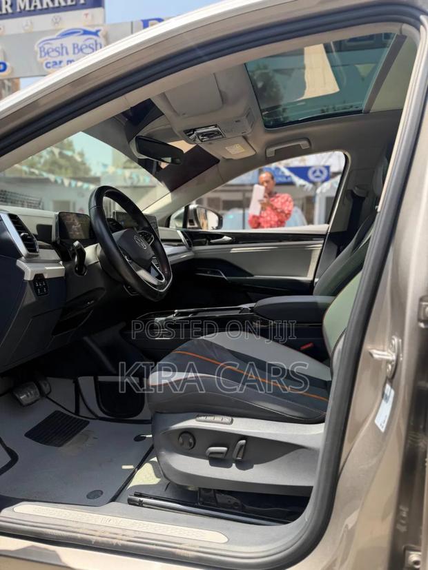 Volkswagen ID.6 2023