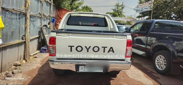 Toyota Hilux 2014 White