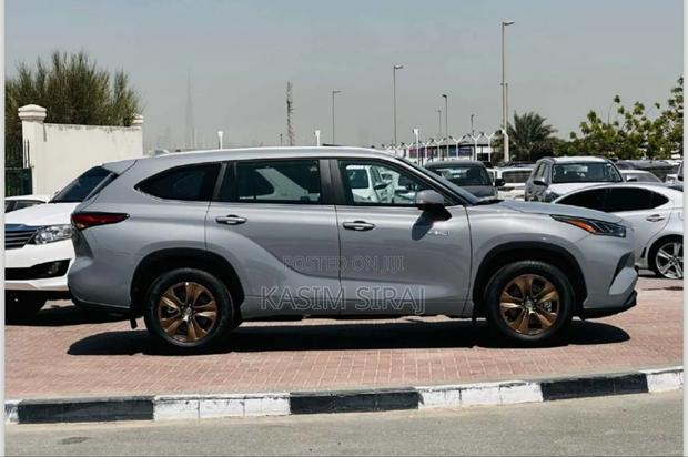 Toyota Highlander Hybrid Limited 2024 Blue