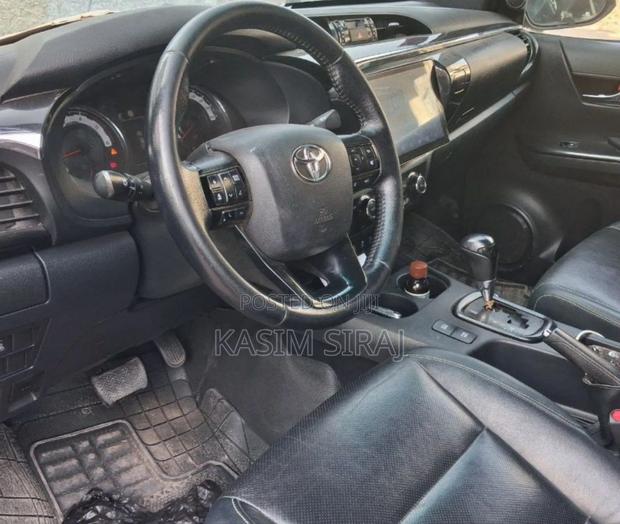 Toyota Hilux Revo Double Cab Deisel 2.4 AWD 2018 Gray