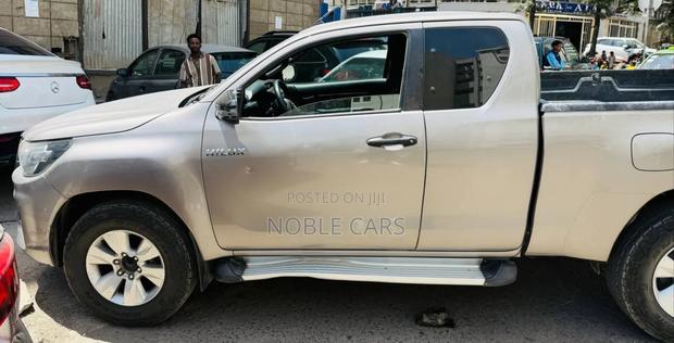 Toyota Hilux 2020 Brown