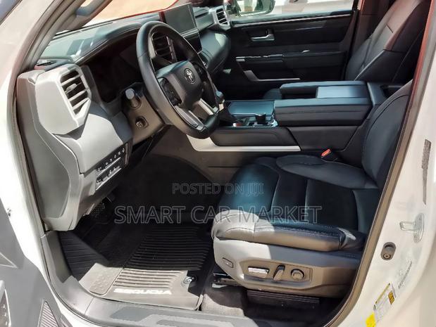 Toyota Sequoia Platinum 4WD 2024 White