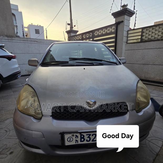 Toyota Vitz 2004 Silver