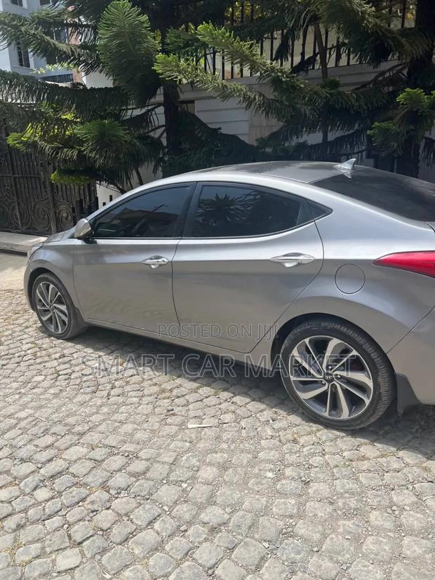 Hyundai Avante 2012 Silver