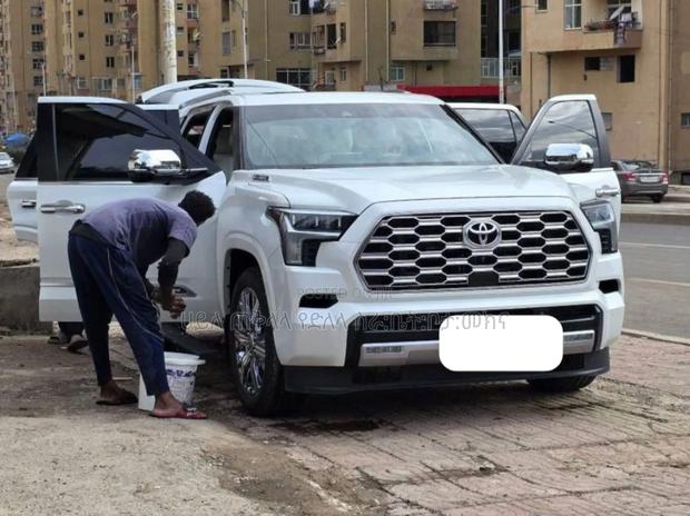 Toyota Sequoia 2024 Ivory