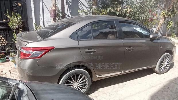 Toyota Yaris 2014 Brown