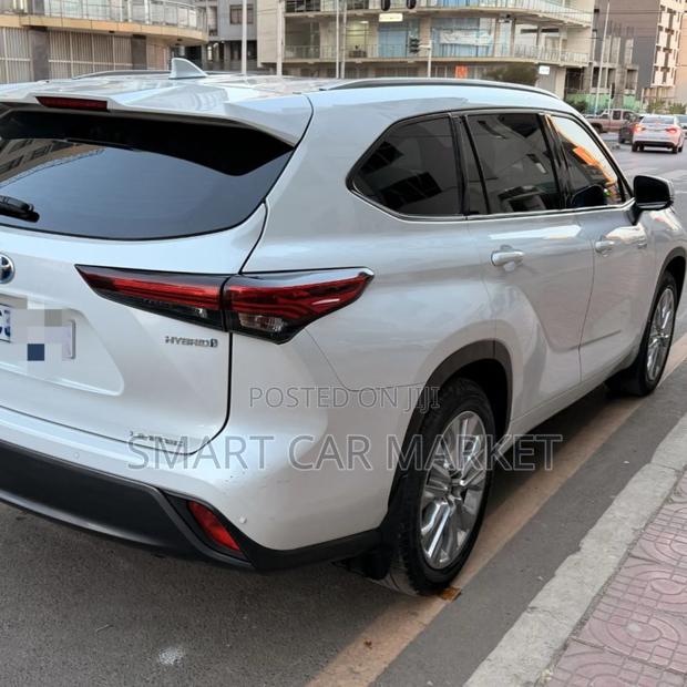 Toyota Highlander Hybrid 2024 White