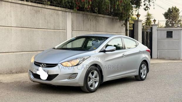 Hyundai Elantra 2013 Silver