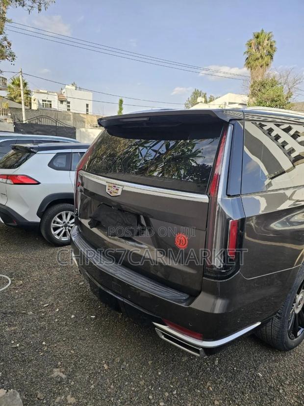 Cadillac Escalade 2021 Gold