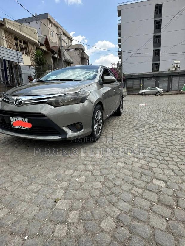 Toyota Yaris 2015 Gray