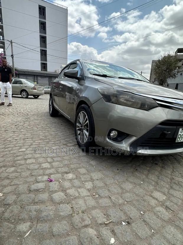 Toyota Yaris 2015 Gray