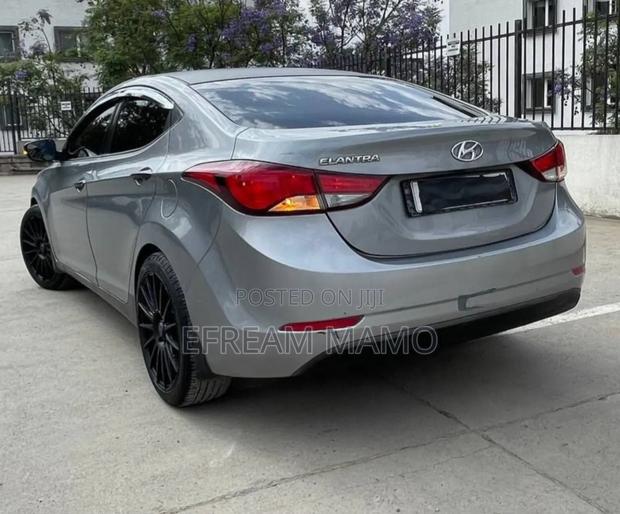 Hyundai Elantra 2015 Silver