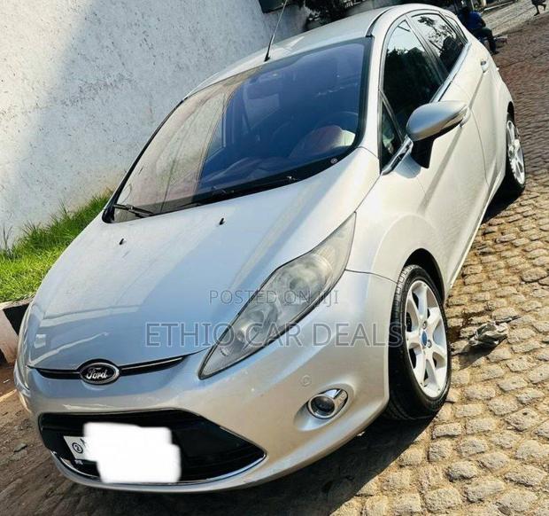 Ford Fiesta 2012 Silver